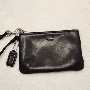 🖤Coach Y2K Smooth Black Leather Wristlet With Logo Tag And Strap EUC